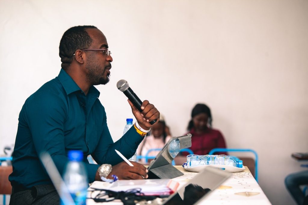 Dieuvain K. Musaghi professeur assistant ISIG