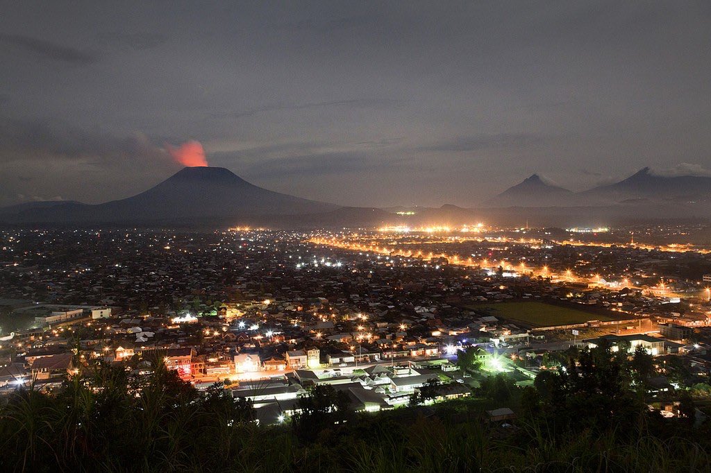 Goma sur le pied du Volcan Nyiragongo La ville de Goma et la communauté des Etats d'Afrique de l'Est. Goma sur le pied du Volcan Nyiragongo.